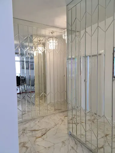 Zakład Szklarski Kucharski, Oprawa obrazów i luster